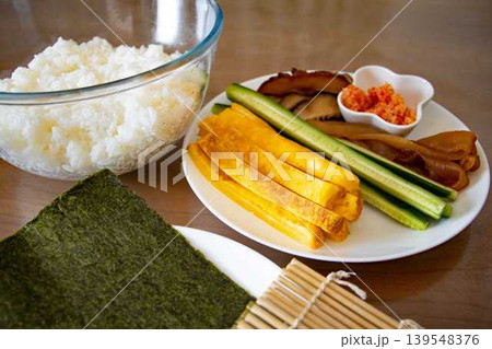 おうちで作る太巻き 材料の準備完了 おうちで作る太巻き 材料の準備完了 139548376
