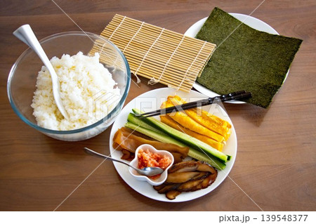 太巻きを作る材料 準備 太巻きを作る材料 準備 139548377