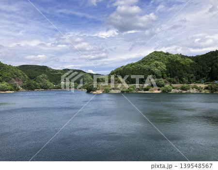 三重県名張市の比奈知ダムから見たダム湖 三重県名張市の比奈知ダムから見たダム湖 139548567