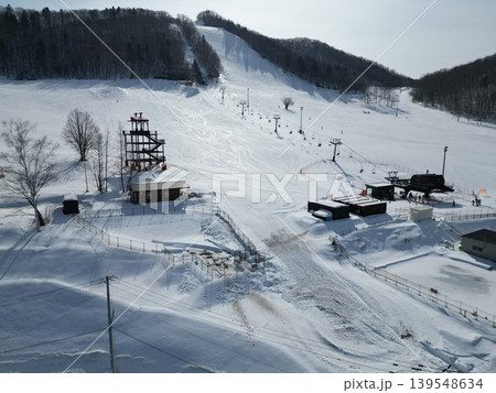 北海道遠軽町ロックバレースキー場の冬景色の空撮 北海道遠軽町ロックバレースキー場の冬景色の空撮 139548634