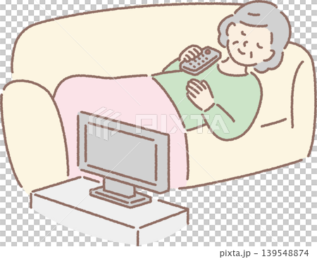 自宅のソファーでくつろぐ高齢女性 139548874