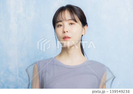 若い女性 139549238