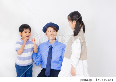 女性警備員イメージ 139549384