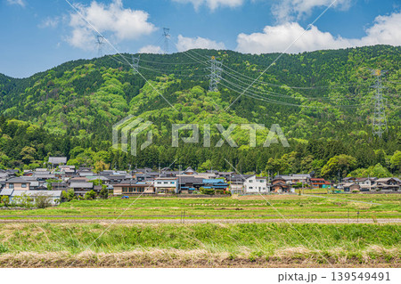 奥琵琶湖の田園風景　滋賀県長浜市西浅井町 139549491