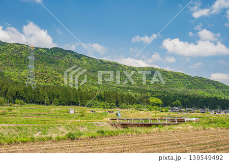 奥琵琶湖の田園風景　滋賀県長浜市西浅井町 139549492