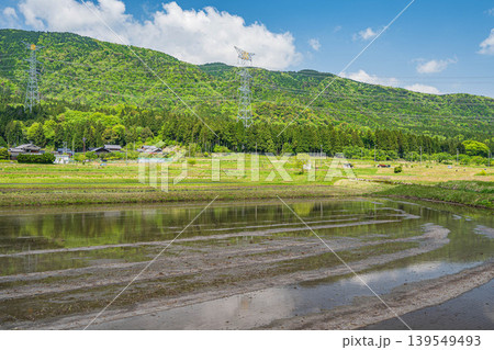 奥琵琶湖の田園風景 滋賀県長浜市西浅井町 奥琵琶湖の田園風景 滋賀県長浜市西浅井町 139549493