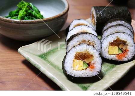 太巻きと菜の花のおひたし 太巻きと菜の花のおひたし 139549541