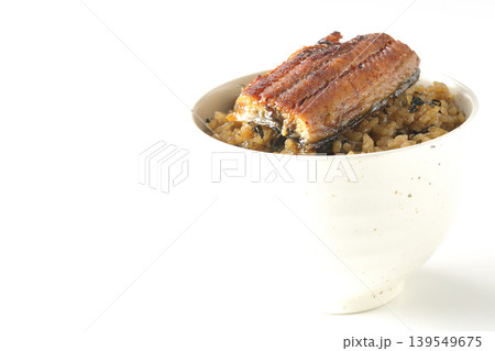ミニ鰻丼を白背景で単品撮影 ミニ鰻丼を白背景で単品撮影 139549675