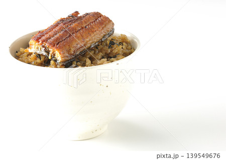 ミニ鰻丼を白背景で単品撮影 139549676