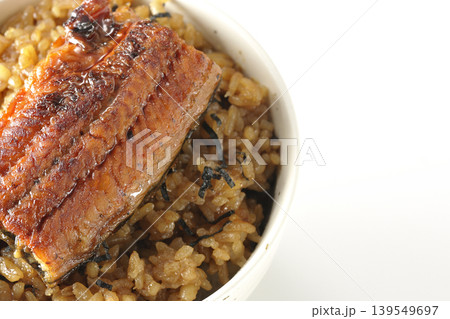 ミニ鰻丼を白背景で単品撮影 139549697