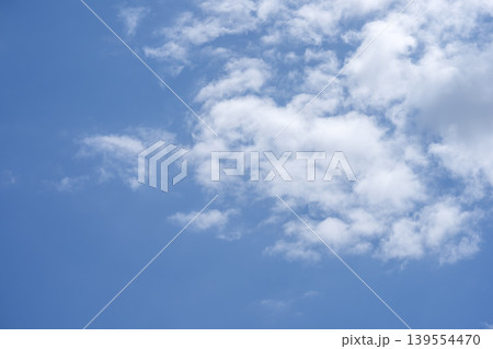 初夏の空 青空 空 晴れ 5月 イメージ 初夏の空 青空 空 晴れ 5月 イメージ 139554470