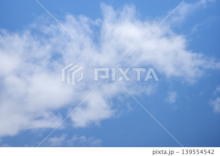 初夏の空 青空 空 晴れ 5月 イメージ 初夏の空 青空 空 晴れ 5月 イメージ 139554542