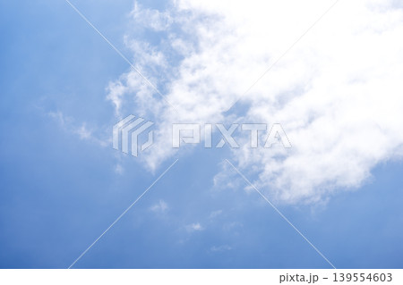初夏の空 青空 空 晴れ 5月 イメージ 初夏の空 青空 空 晴れ 5月 イメージ 139554603