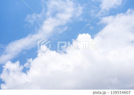 初夏の空 青空 空 晴れ 5月 イメージ 初夏の空 青空 空 晴れ 5月 イメージ 139554607