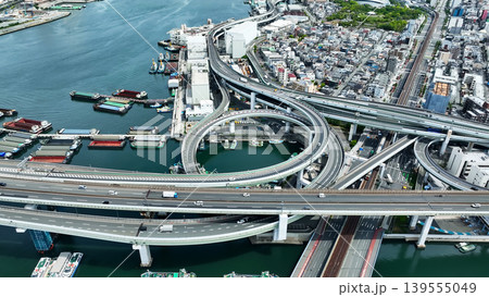 都市と道路の風景ドローン空撮 都市と道路の風景ドローン空撮 139555049