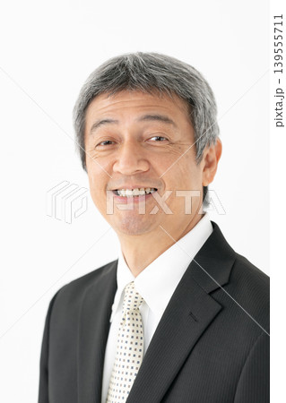 男性　ビジネス　ポートレート　 139555711
