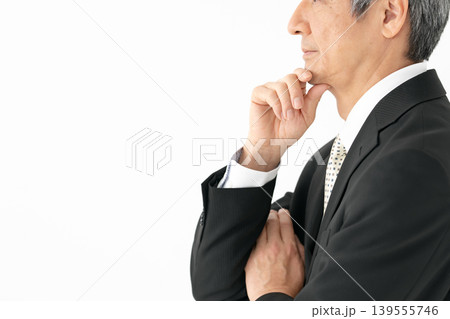 男性　ビジネス　ポートレート　考える 139555746