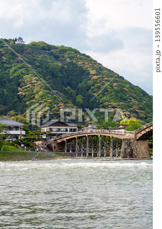 山口県岩国市の錦帯橋 日本三名橋に数えられる五連木造アーチ橋 山口県岩国市の錦帯橋 日本三名橋に数えられる五連木造アーチ橋 139556601