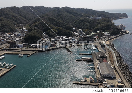 和歌山県加太の漁港と沿岸集落を捉えた空撮写真 和歌山県加太の漁港と沿岸集落を捉えた空撮写真 139556678