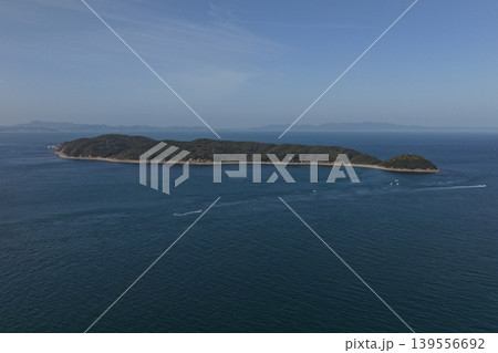 和歌山県加太沖の無人島(友ヶ島)を斜め俯瞰した空撮写真 和歌山県加太沖の無人島(友ヶ島)を斜め俯瞰した空撮写真 139556692