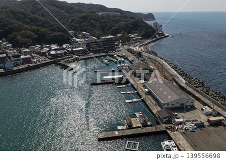 和歌山県加太漁港と沿岸集落を斜め俯瞰した空撮写真 和歌山県加太漁港と沿岸集落を斜め俯瞰した空撮写真 139556698