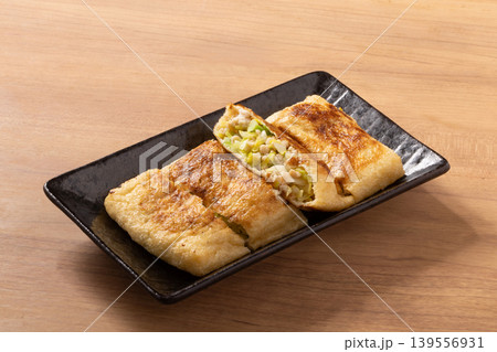 鶏ひき肉とキャベツの油揚げ包み焼き 鶏ひき肉とキャベツの油揚げ包み焼き 139556931