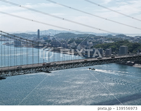 関門海峡と関門橋を斜め俯瞰した空撮写真(下関・門司港) 関門海峡と関門橋を斜め俯瞰した空撮写真(下関・門司港) 139556973