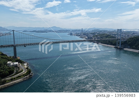 関門海峡と関門橋を俯瞰した空撮写真（下関・門司港） 139556983