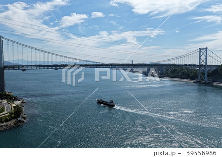 関門海峡と関門橋を斜め俯瞰した空撮写真 139556986