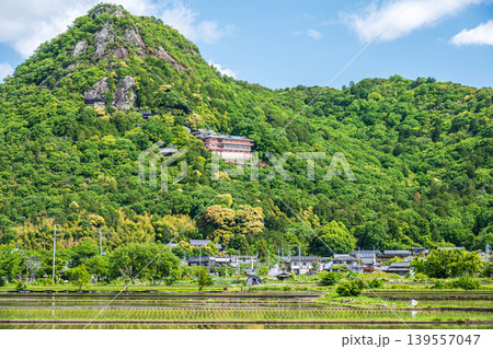 近江平野の田んぼから赤神山(太郎坊山)の景観 滋賀県東近江市 近江平野の田んぼから赤神山(太郎坊山)の景観 滋賀県東近江市 139557047
