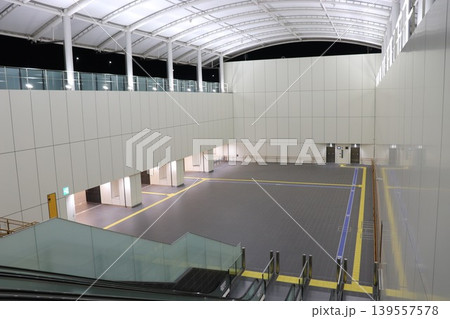 夢洲駅の広場 夢洲駅の広場 139557578