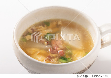 かぶとベーコン　卵スープ 139557840
