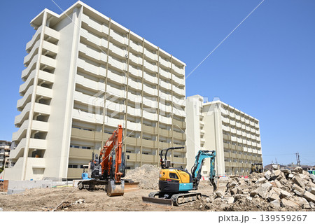 重機が働く集合住宅の建設現場4 重機が働く集合住宅の建設現場4 139559267