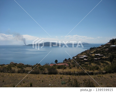 タキーレ島とチチカカ湖に浮かぶ島々の風景 タキーレ島とチチカカ湖に浮かぶ島々の風景 139559915