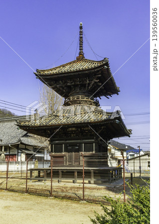 笠岡市街地 遍照寺多宝塔 岡山県笠岡市 笠岡市街地 遍照寺多宝塔 岡山県笠岡市 139560036