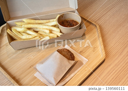 大和牛ボロネーゼ付きポテトフライとコロッケ 139560111