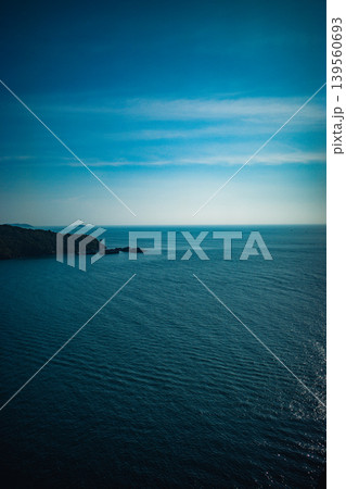どこまでも続く深い青色の海と島影。背景・イメージ素材用 どこまでも続く深い青色の海と島影。背景・イメージ素材用 139560693