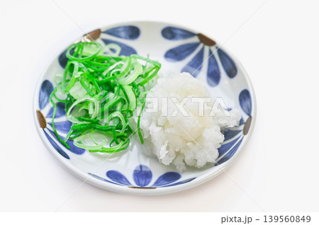 薬味の大根おろしと九条ねぎ 薬味の大根おろしと九条ねぎ 139560849