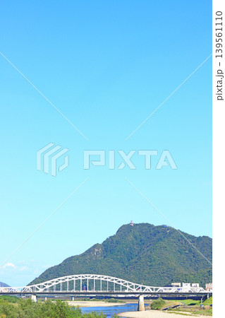 岐阜県岐阜市、忠節橋と金華山の風景 岐阜県岐阜市、忠節橋と金華山の風景 139561110