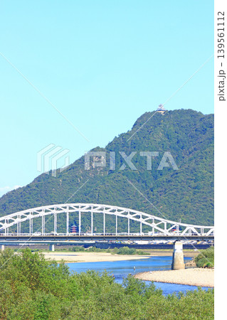 岐阜県岐阜市、忠節橋と金華山の風景 岐阜県岐阜市、忠節橋と金華山の風景 139561112