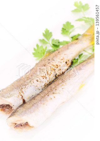 カマスの塩焼き　焼き魚　明るい背景 139561457