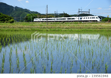 田んぼと東武鉄道N100系スペーシアX 田んぼと東武鉄道N100系スペーシアX 139561948