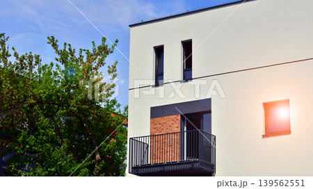 A fragment of a low-rise office building in the classical style. Modernity and tradition in office architecture. A fragment of a low-rise office building in the classical style. Modernity and tradition in office architecture. 139562551
