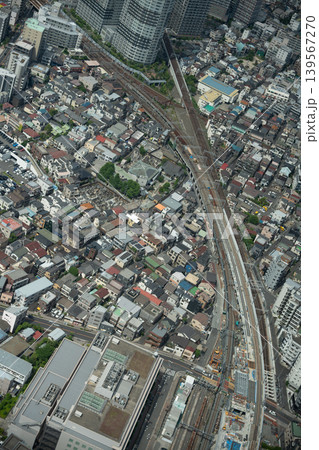 大都市の鉄道と住宅群の俯瞰 大都市の鉄道と住宅群の俯瞰 139567270