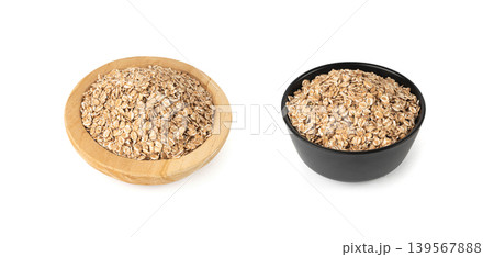 Spelt flakes isolated, dry raw rolled flat oat grains, wheat, oatmeal or bran, barley rye cereals Spelt flakes isolated, dry raw rolled flat oat grains, wheat, oatmeal or bran, barley rye cereals 139567888