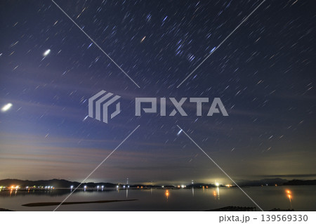 瀬戸内の夏の星景色 夜明け前の星の軌跡 瀬戸内の夏の星景色 夜明け前の星の軌跡 139569330