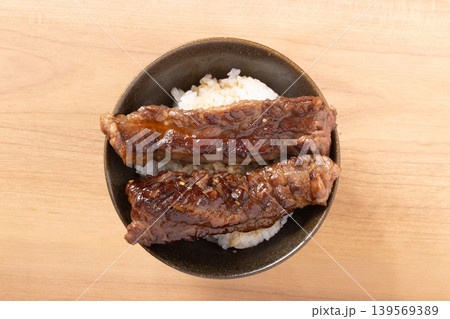 ［宮城県産黒毛和牛］カルビ丼 139569389
