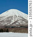 北海道　羊蹄山の雪景色（縦） 139569763