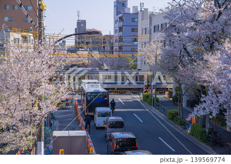 桜が満開の西武新宿線沿いの交通【春イメージ】 桜が満開の西武新宿線沿いの交通【春イメージ】 139569774