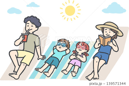 青空の下休憩する水着姿の4人家族 青空の下休憩する水着姿の4人家族 139571344